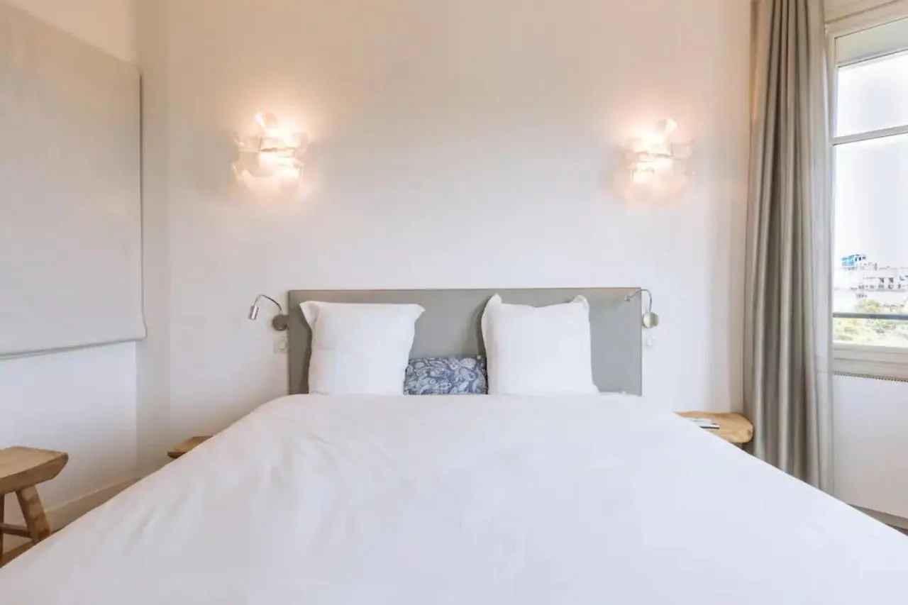 Central&Spacious 2Bd Apart For 4 In Champs Elysees Paris Daire