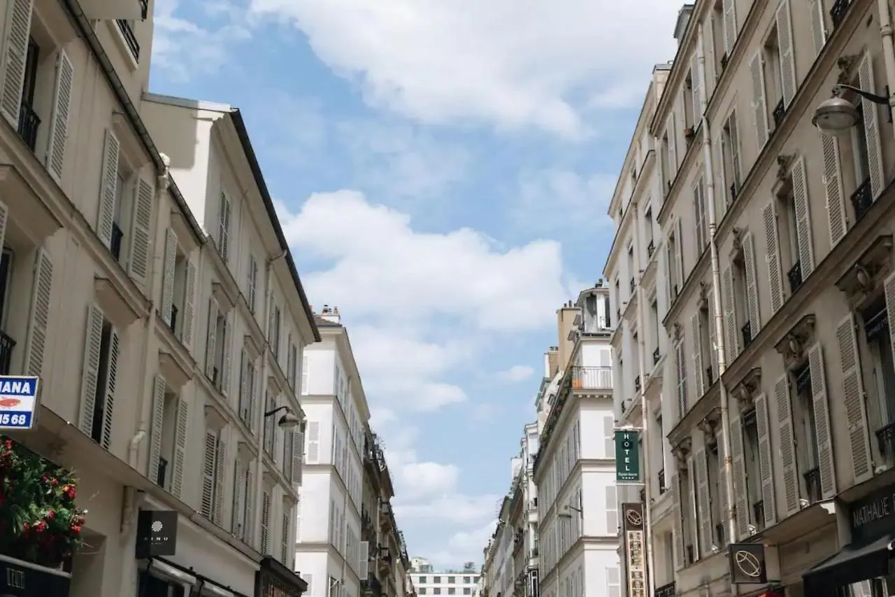 Central&Spacious 2Bd Apart For 4 In Champs Elysees Paris Daire